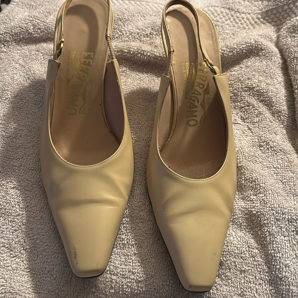 Vintage Salvatore Ferragamo low heel sling back size 7.5 #vintageFerragamo